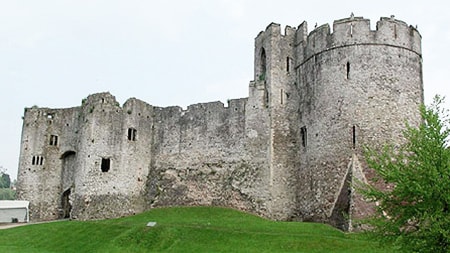 石头城堡是大多数人想到城堡风格时所想到的