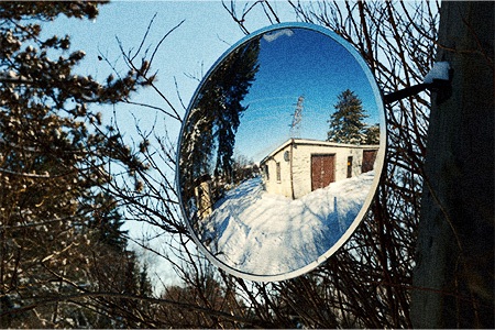 最常见的一种镜子就是球面镜