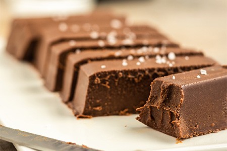 简单的巧克力软糖是最简单的软糖类型之一